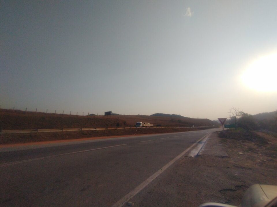 Área margeando a MG-050 Azurita Mateus Leme MG 340 mil metros