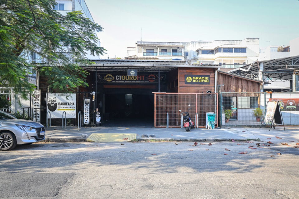 Vendo Centro de Treinamento no Recreio dos Bandeirantes  Rio de Janeiro