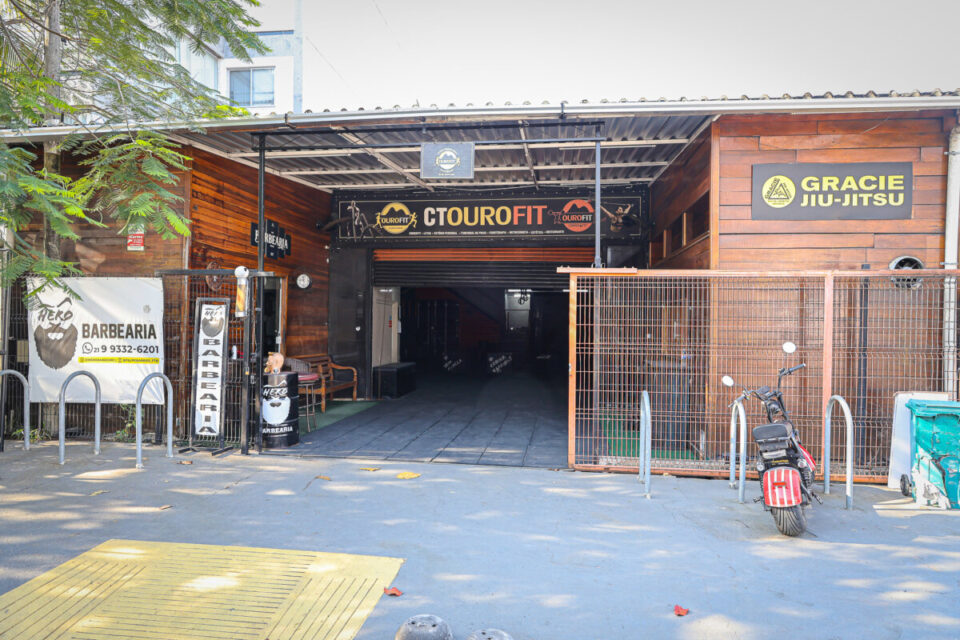 Vendo Centro de Treinamento no Recreio dos Bandeirantes  Rio de Janeiro