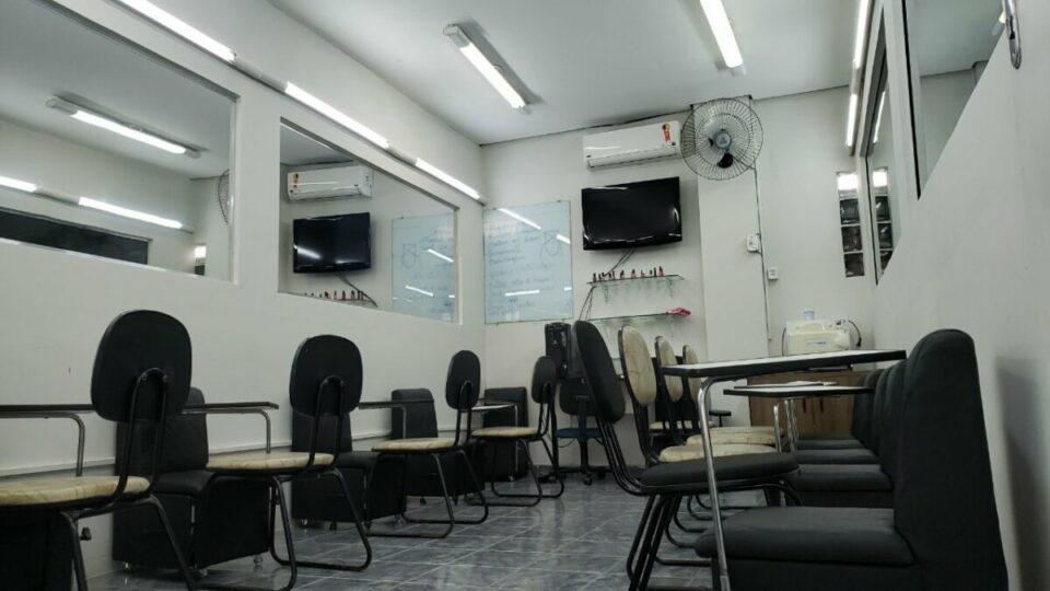 Vendo Escola de Cursos na área da Beleza
