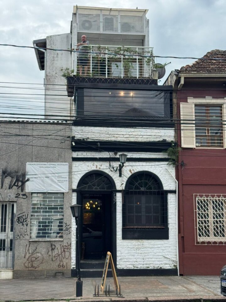 📢 Venda da Cafeteria Temática Caldeirão Furado 🌟