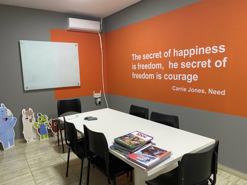 Vendo Escol de Idiomas KNN