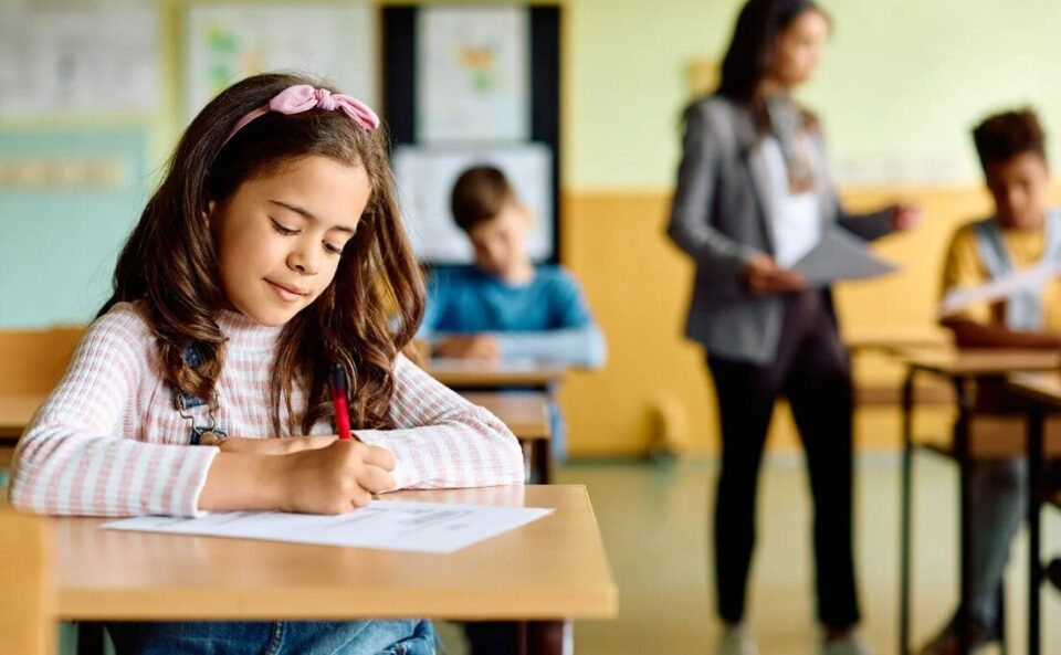 Escola Bilíngue à Venda
