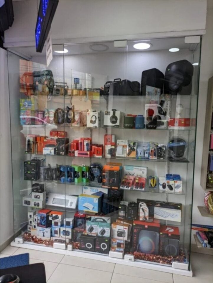 Imperdível Loja de Acessórios para Celulares e Informática Z/L