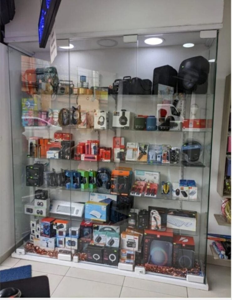 Imperdível Loja de Acessórios para Celulares e Informática Z/L