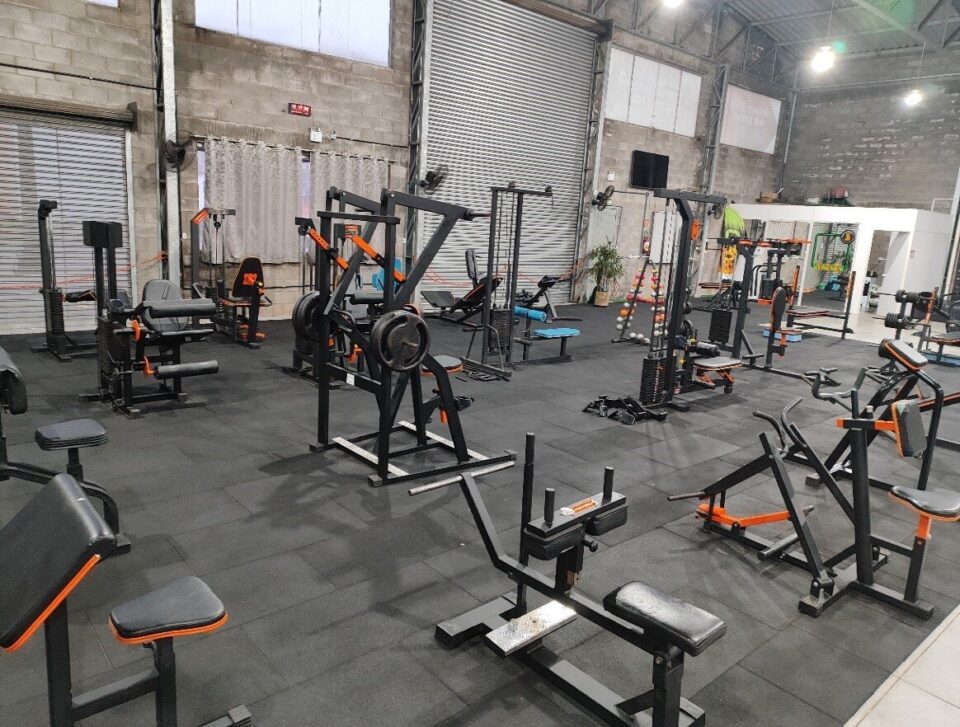 Venda de academia de bairro, completa, com clientela fiel