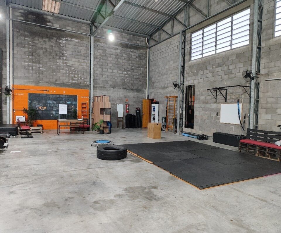Venda de academia de bairro, completa, com clientela fiel