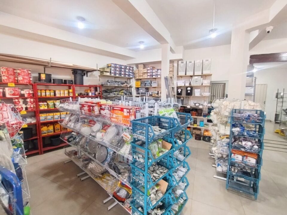 Loja de Material de Construção à Venda