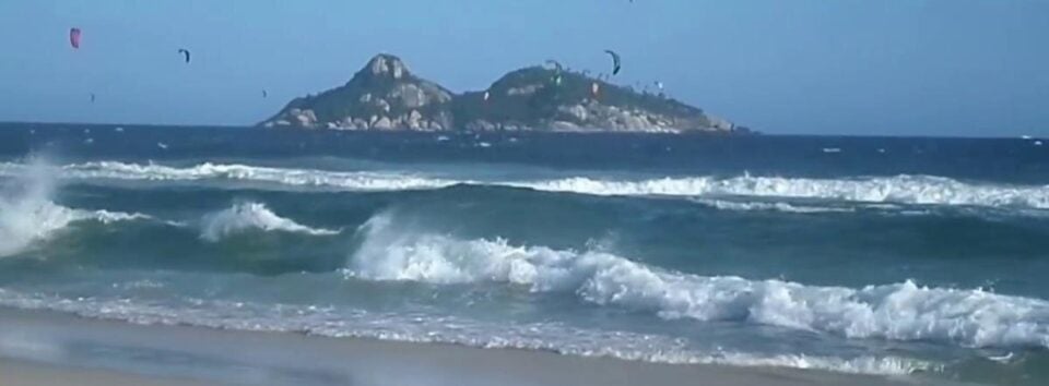 Lançamento de Cobertura linear à venda na Praia da Barra RJ