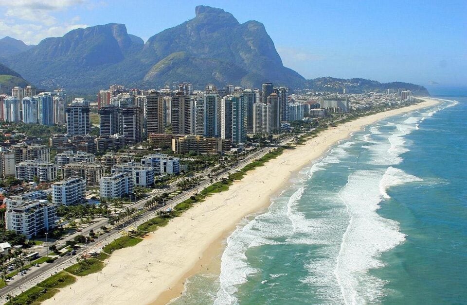Lançamento de Cobertura linear à venda na Praia da Barra RJ