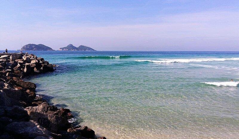 Lançamento de Cobertura linear à venda na Praia da Barra RJ