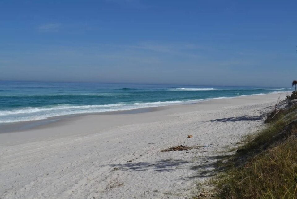 Vendo excelente terreno frontal ao Mar de Arraial do Cabo 800 m²