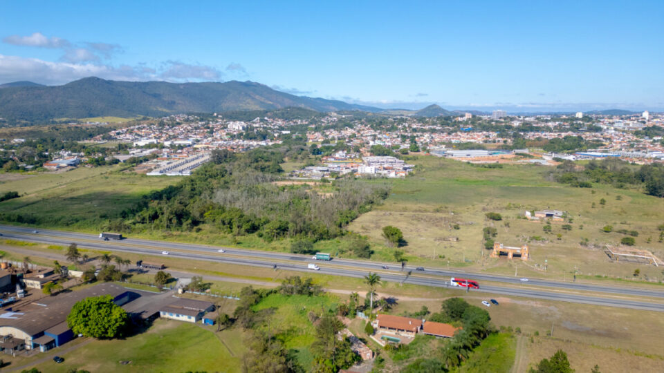 Terreno Industrial em Atibaia/SP as margem da Rodovia Dom Pedro I