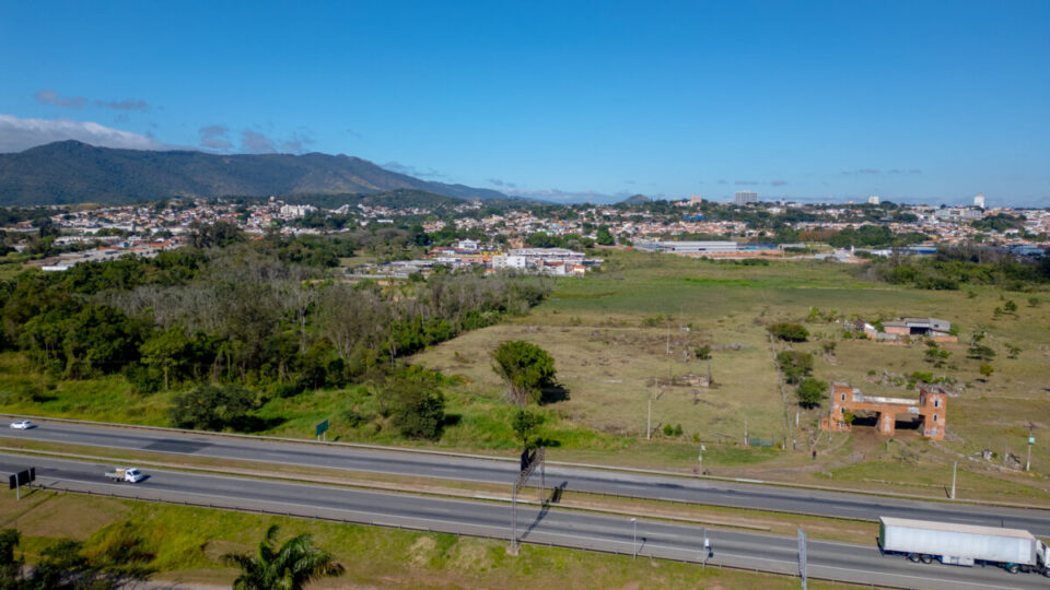 Terreno Industrial em Atibaia/SP as margem da Rodovia Dom Pedro I