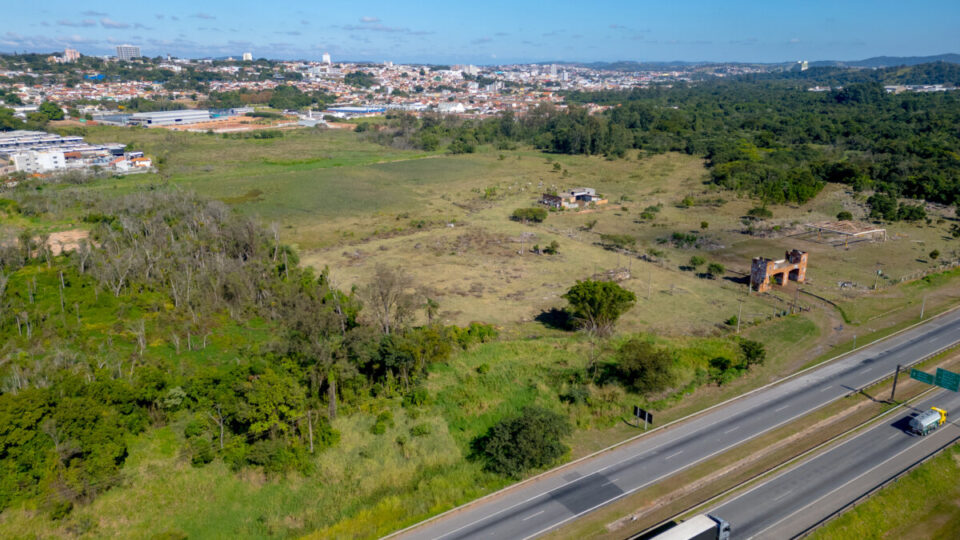 Terreno Industrial em Atibaia/SP as margem da Rodovia Dom Pedro I