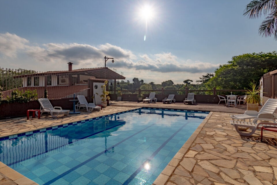 Pousada a venda em Atibaia, SP – junto a natureza no bairro Ria Abaixo