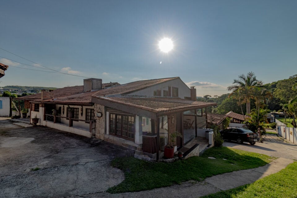 Pousada a venda em Atibaia, SP – junto a natureza no bairro Ria Abaixo