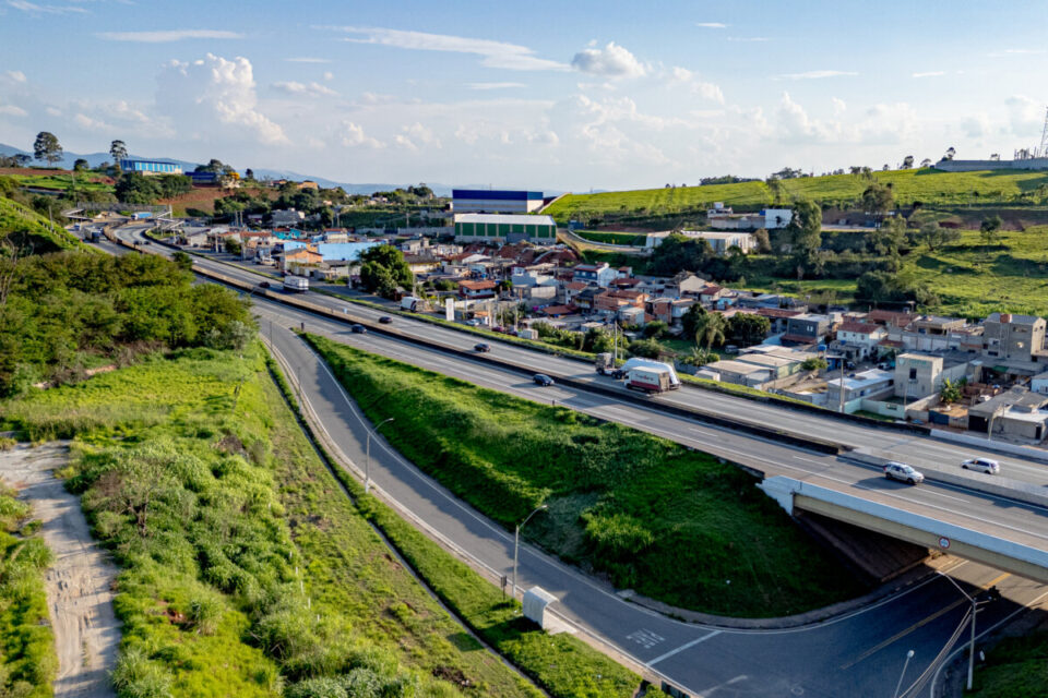 Terreno Industrial a venda em Atibaia/SP nas margens da Rodovia Fernão Dias