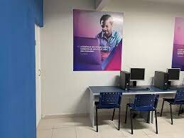 Vendo 3 polos de universidade de renome com alunos