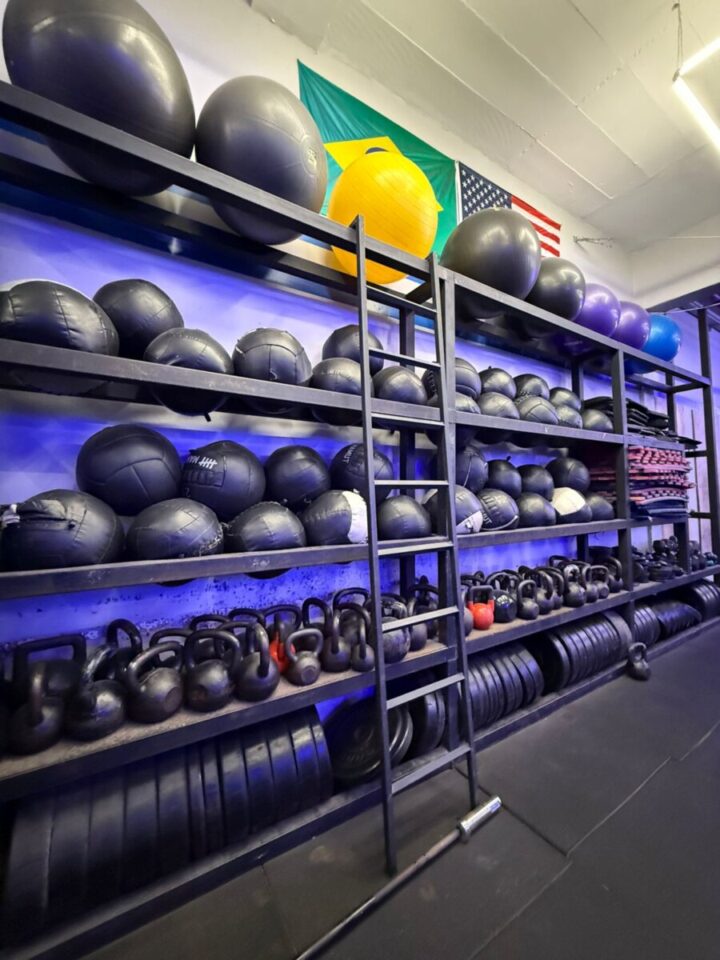 Excelente box de crossfit/jiujitsu/pole dance com 600m