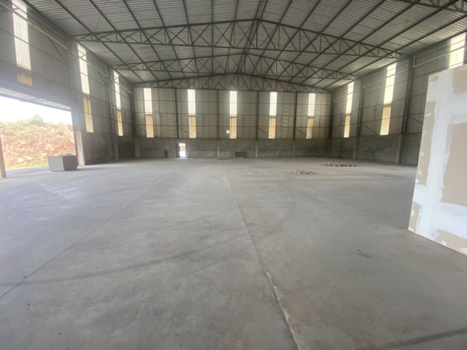 Galpão Industrial par alugar com 1800 m² em Atibaia/SP – Próximo  Rodovia