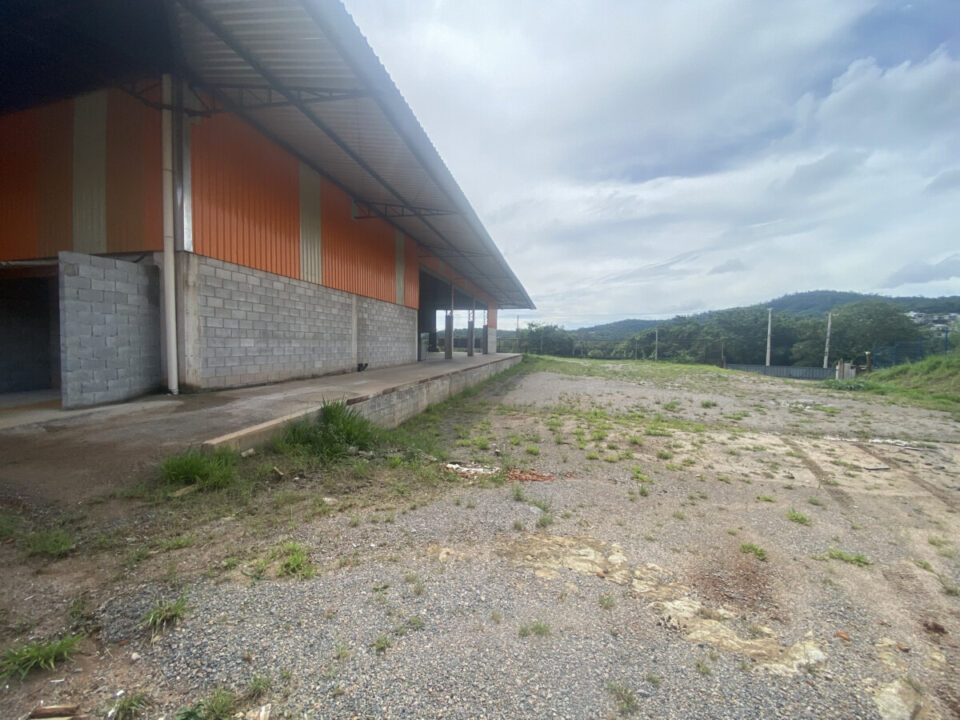 Galpão Industrial par alugar com 1800 m² em Atibaia/SP – Próximo  Rodovia