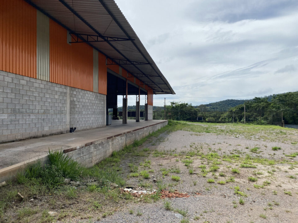 Galpão Industrial par alugar com 1800 m² em Atibaia/SP – Próximo  Rodovia