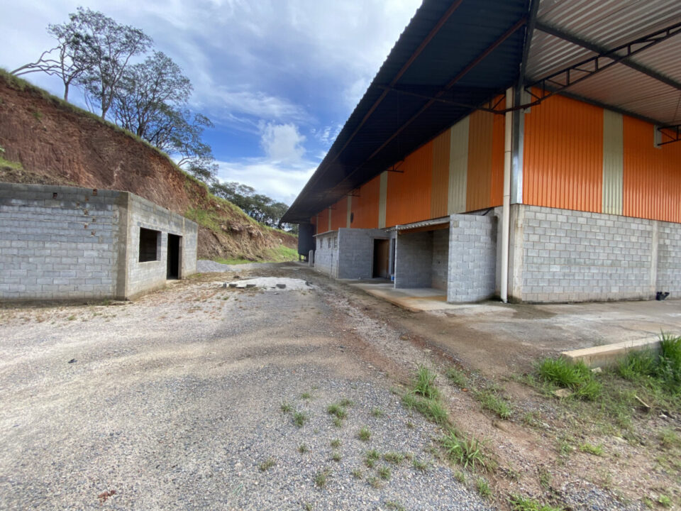 Galpão Industrial par alugar com 1800 m² em Atibaia/SP – Próximo  Rodovia