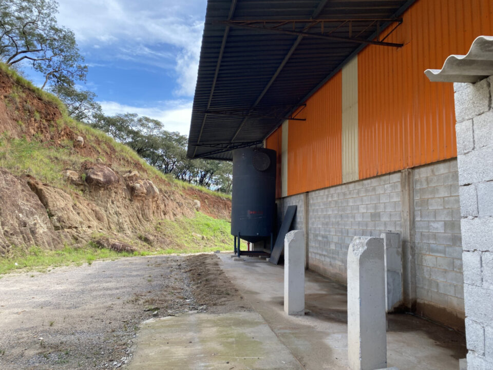 Galpão Industrial par alugar com 1800 m² em Atibaia/SP – Próximo  Rodovia