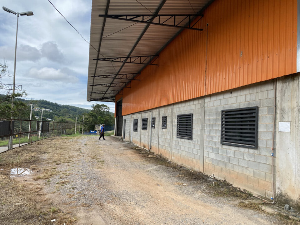 Galpão Industrial par alugar com 1800 m² em Atibaia/SP – Próximo  Rodovia