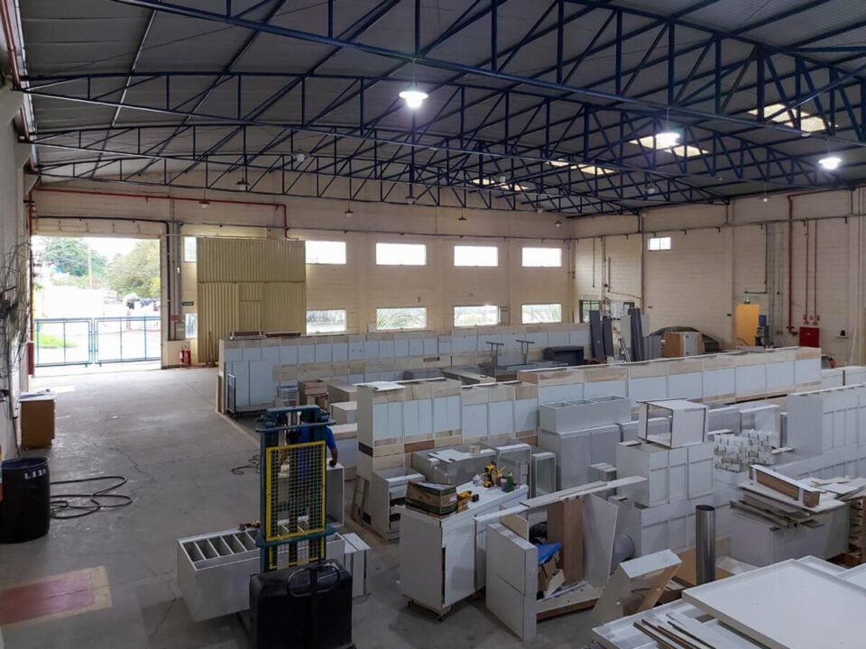 Fábrica de móveis para laboratório