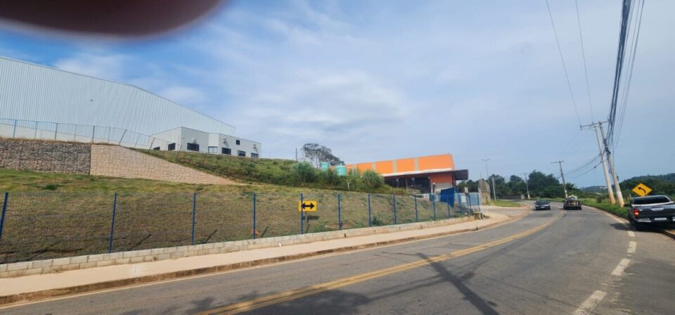 Galpão Industrial par alugar com 1800 m² em Atibaia/SP – Próximo  Rodovia