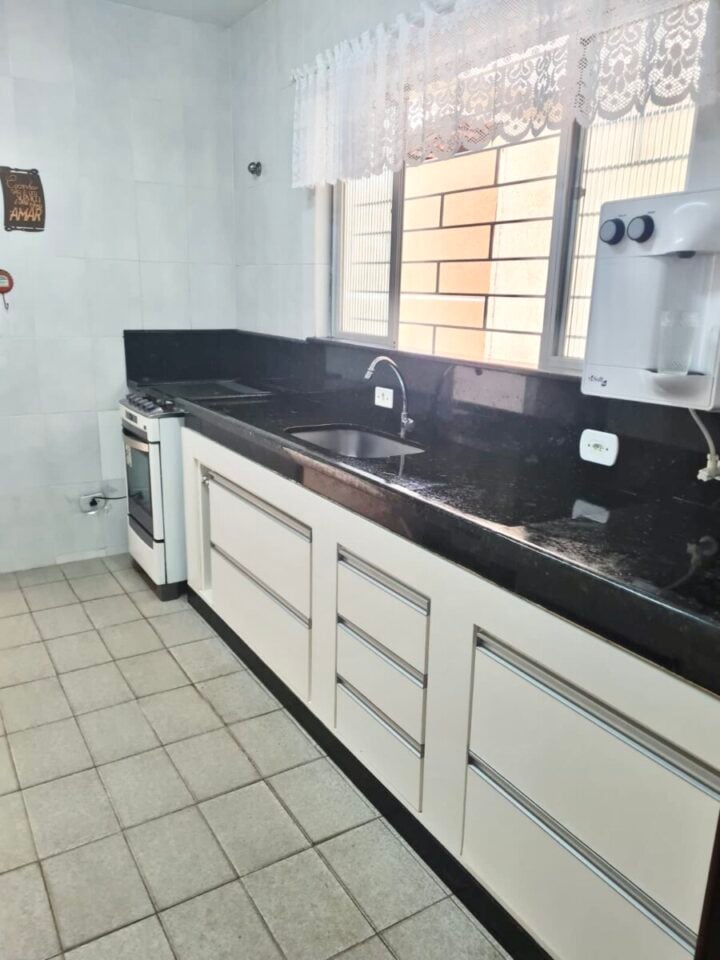 Casa na praia de GUARATUBA com piscina, 4 quartos com 230m² PR