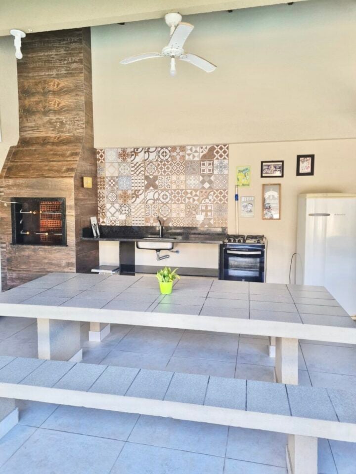 Casa na praia de GUARATUBA com piscina, 4 quartos com 230m² PR