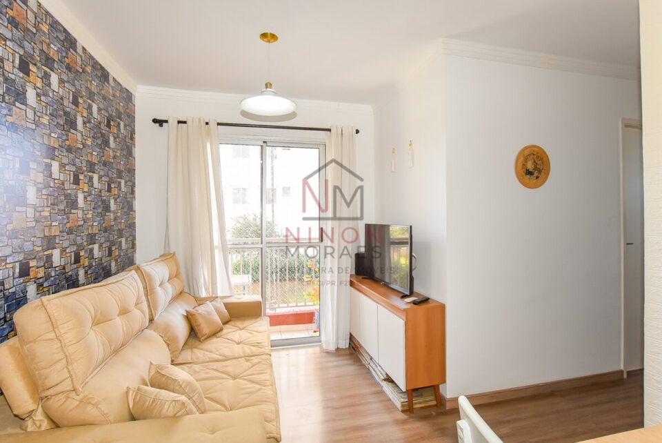 Apartamento com sacada, ensolarado em condomínio clube no Pinheirinho CWB