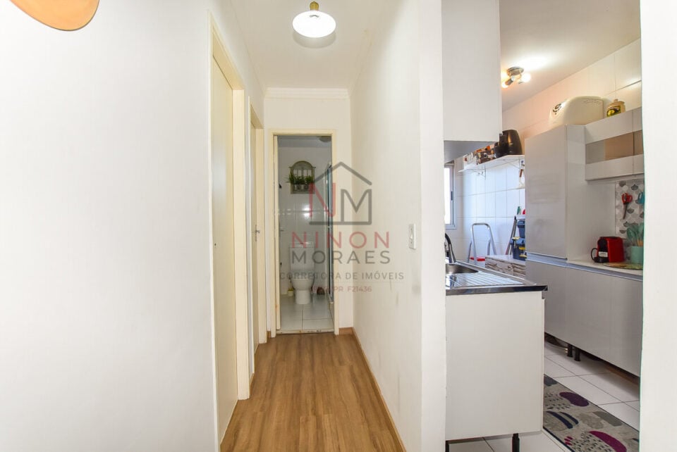Apartamento com sacada, ensolarado em condomínio clube no Pinheirinho CWB