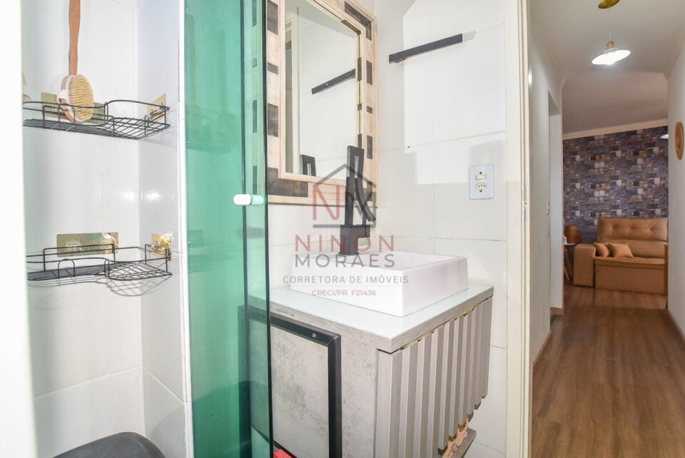 Apartamento com sacada, ensolarado em condomínio clube no Pinheirinho CWB
