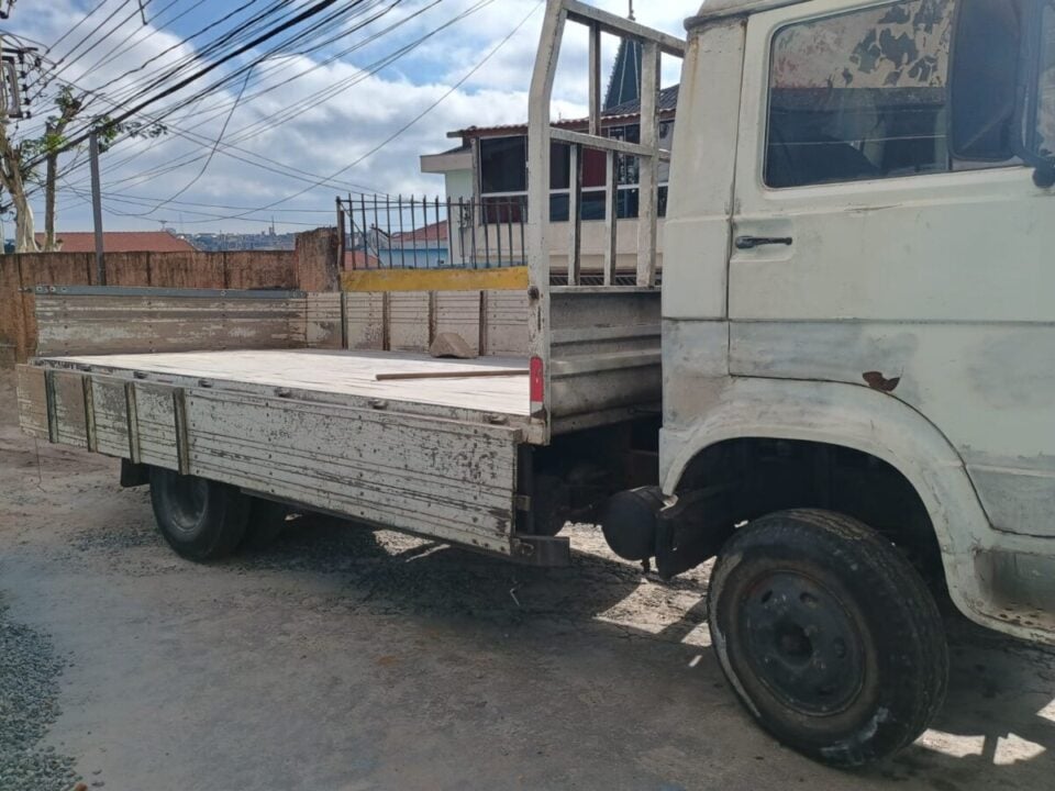 DEPÓSITO DE FERRAGENS E MATERIAL PARA CONSTRUÇÃO ZONA LESTE