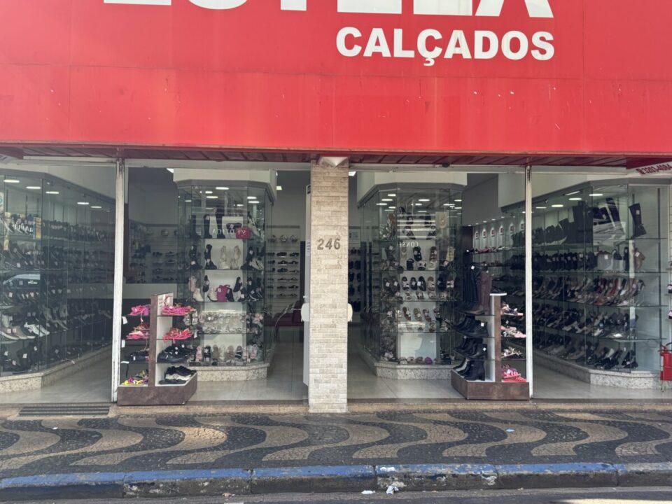 Vendo de Calçados Multimarcas no Centro