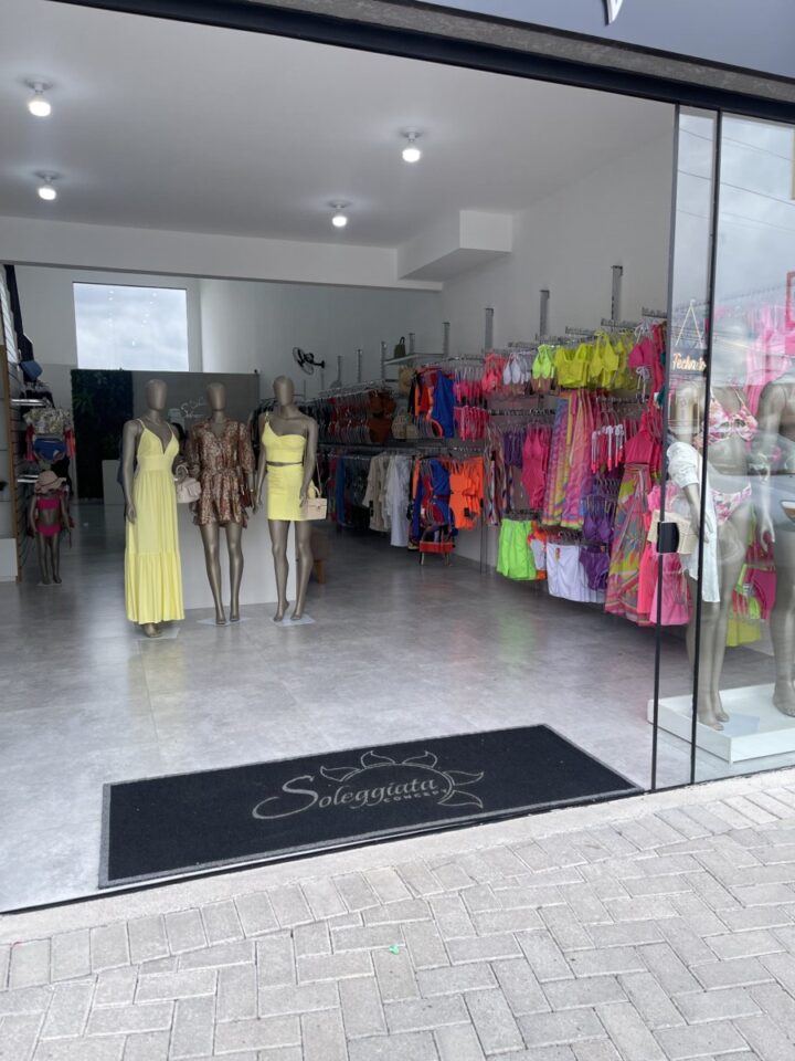 Loja  Confecção de Moda Feminina e Praia à Venda — Negócio Completo