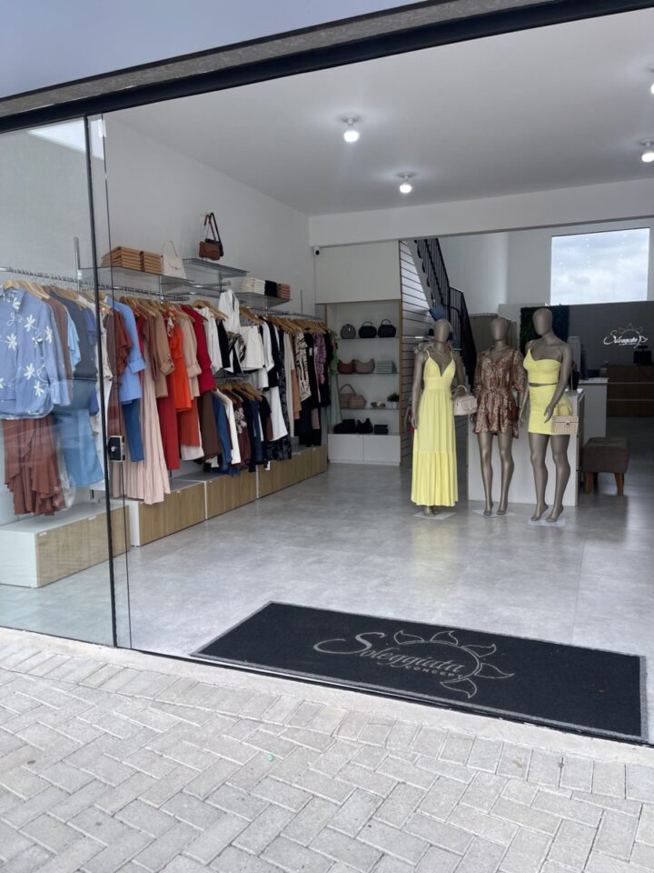 Loja  Confecção de Moda Feminina e Praia à Venda — Negócio Completo