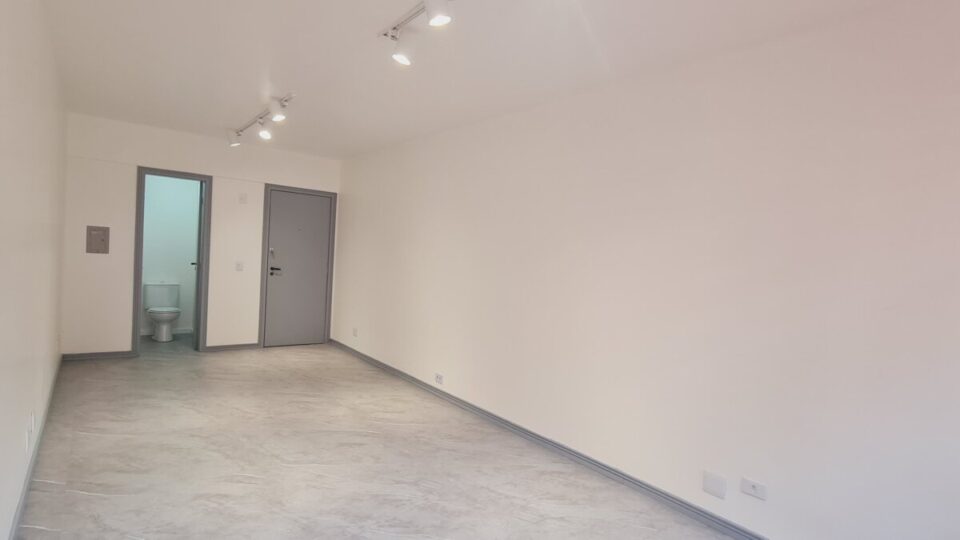 SALA REFORMADA NO BIGORRILHO EM LOCAL PRIVILEGIADO COM 2 VAGAS CURITIBA/