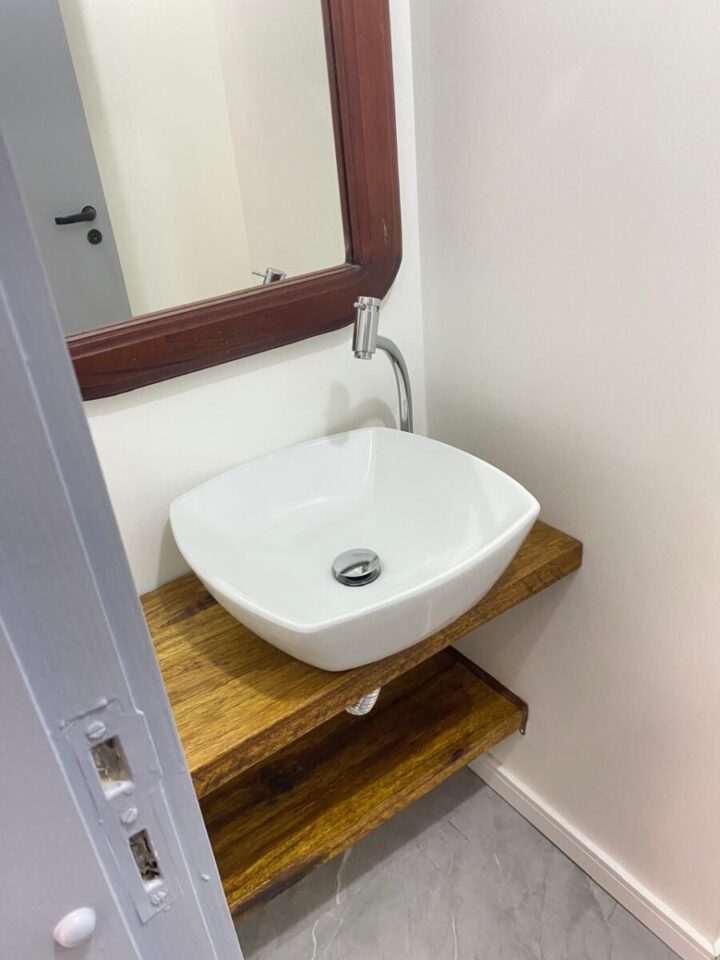 SALA REFORMADA NO BIGORRILHO EM LOCAL PRIVILEGIADO COM 2 VAGAS CURITIBA/