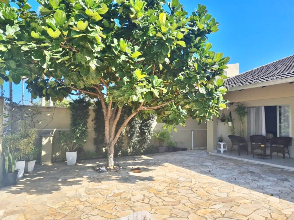 Casa na praia de GUARATUBA com piscina, 4 quartos com 230m² PR