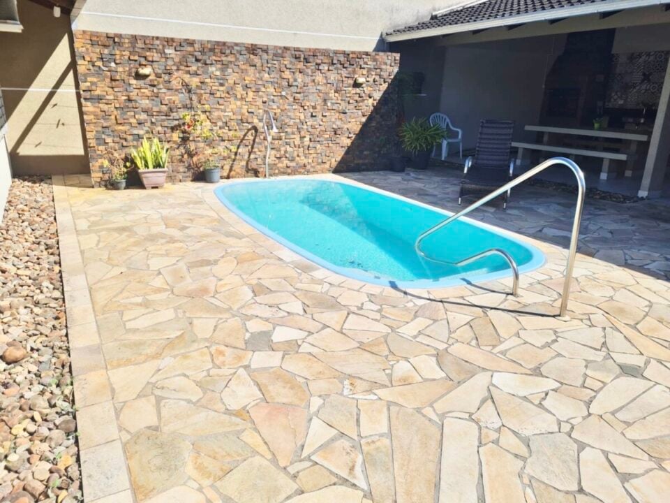 Casa na praia de GUARATUBA com piscina, 4 quartos com 230m² PR