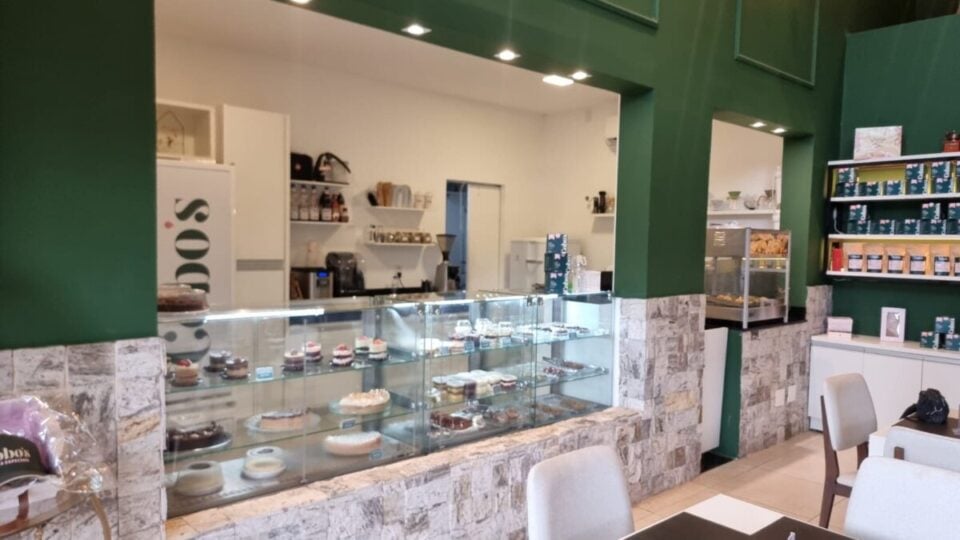 Cafeteria e Confeitaria à Venda