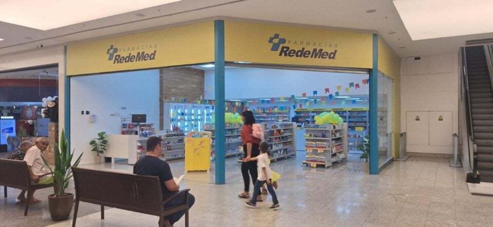 FARMÁCIA À VENDA NO MIDWAY MALL