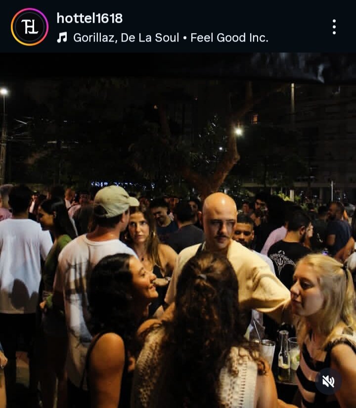 Bar em atividade em Santos, SP
