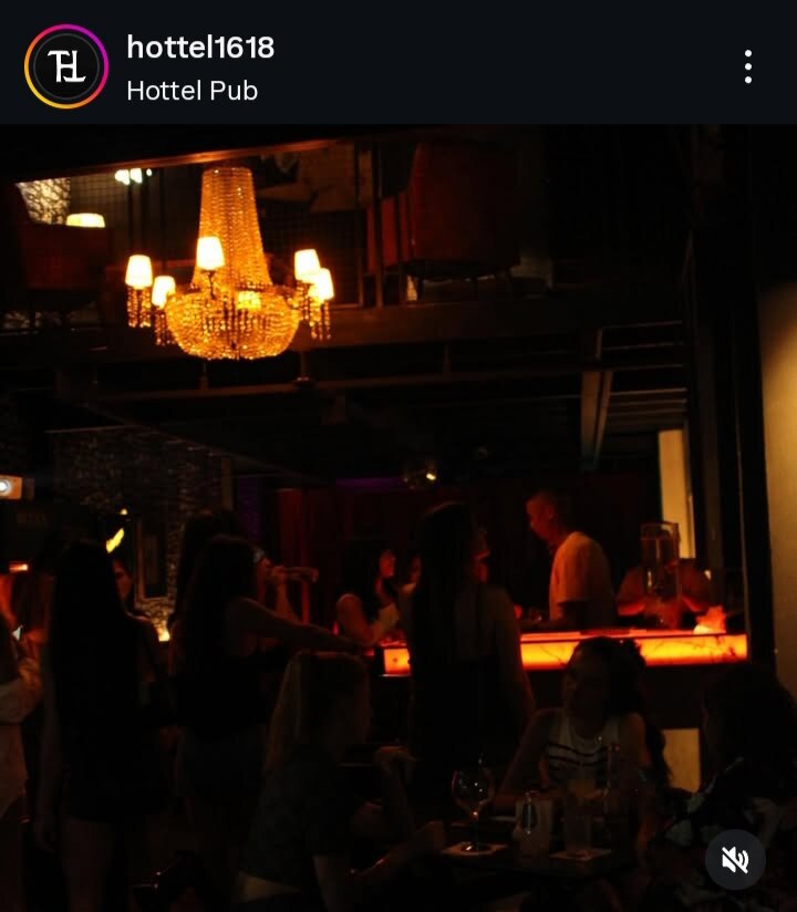 Bar em atividade em Santos, SP
