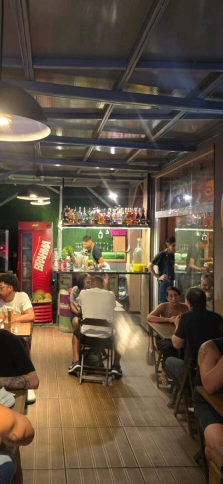 Vendo Bar/Restaurante Polo Alto Méier porteira fechada faturando